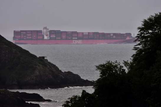 04 July 2021 - 20-15-52
Container ship One Hannover (yes, two n's) 336metres long travelling from Le Havre to Port Said.
--------------------
Container ship One Hannover passes Dartmouth